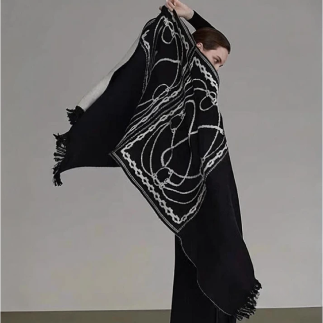 Art line fringe stole　V3094