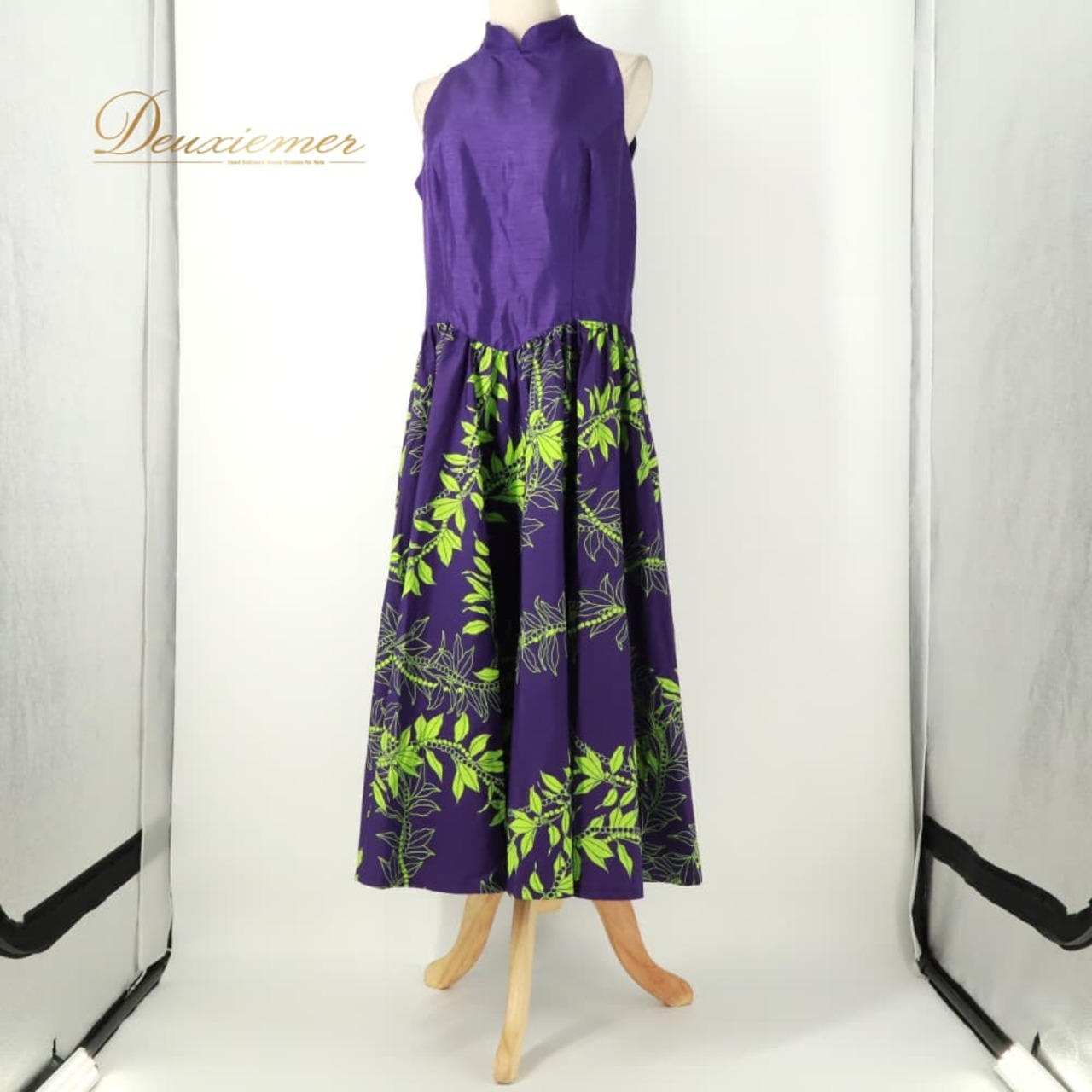 フラダンス 衣装 ALOHA STANDARDS アロハスタンダード ワンピース ドレス パープル系 植物柄 ハワイアンプリント ハワイアン アロハ フラ ダンス レッスン 練習 ハワイアンダンス 紫 黄緑 グリーン系 ノースリーブ ハイネック フレアスカート 華やか 鮮やか かわいい おしゃれ