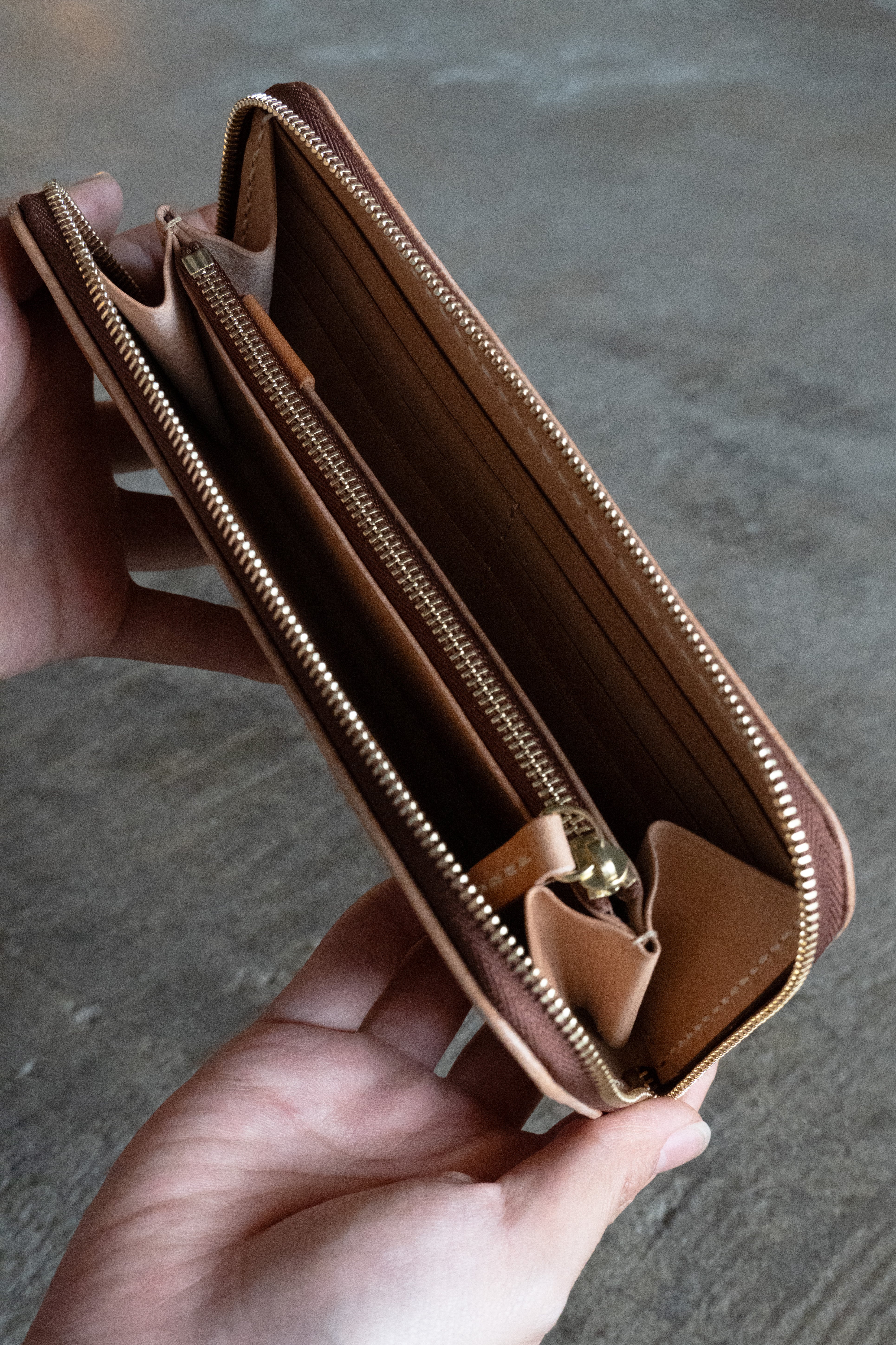 Roundzip wallet / Oil【送料無料】 | 高級皮革ならminca｜栃木レザー