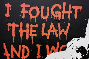バンクシー「アイ フォウト ザ ロウ/I Fought The Law And I Won」展示用フック付きキャンバスジークレ