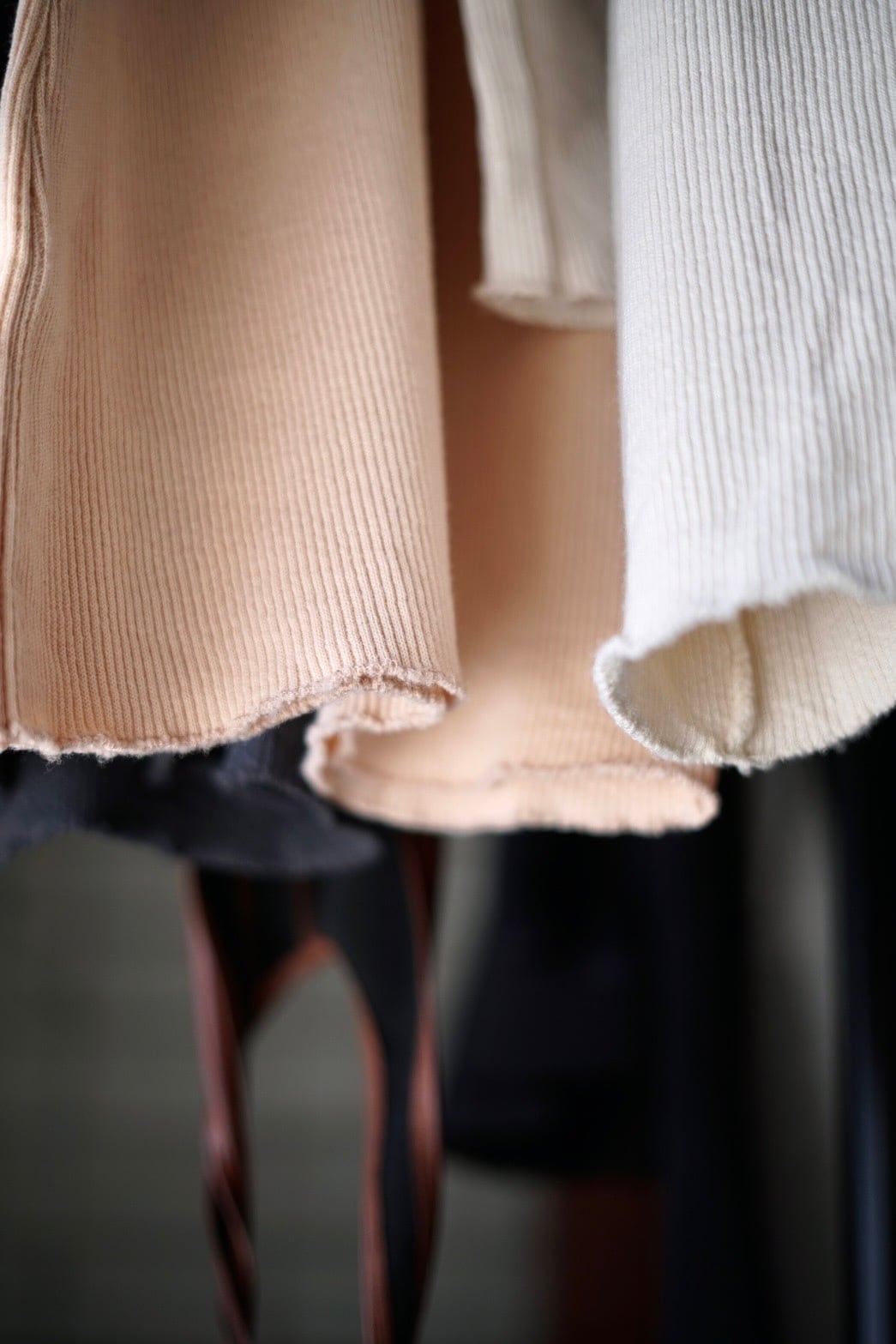 FUMIKA_UCHIDA / RIB STITCH HENLEY-NECK UNDERWEAR ( IVORY, PINK