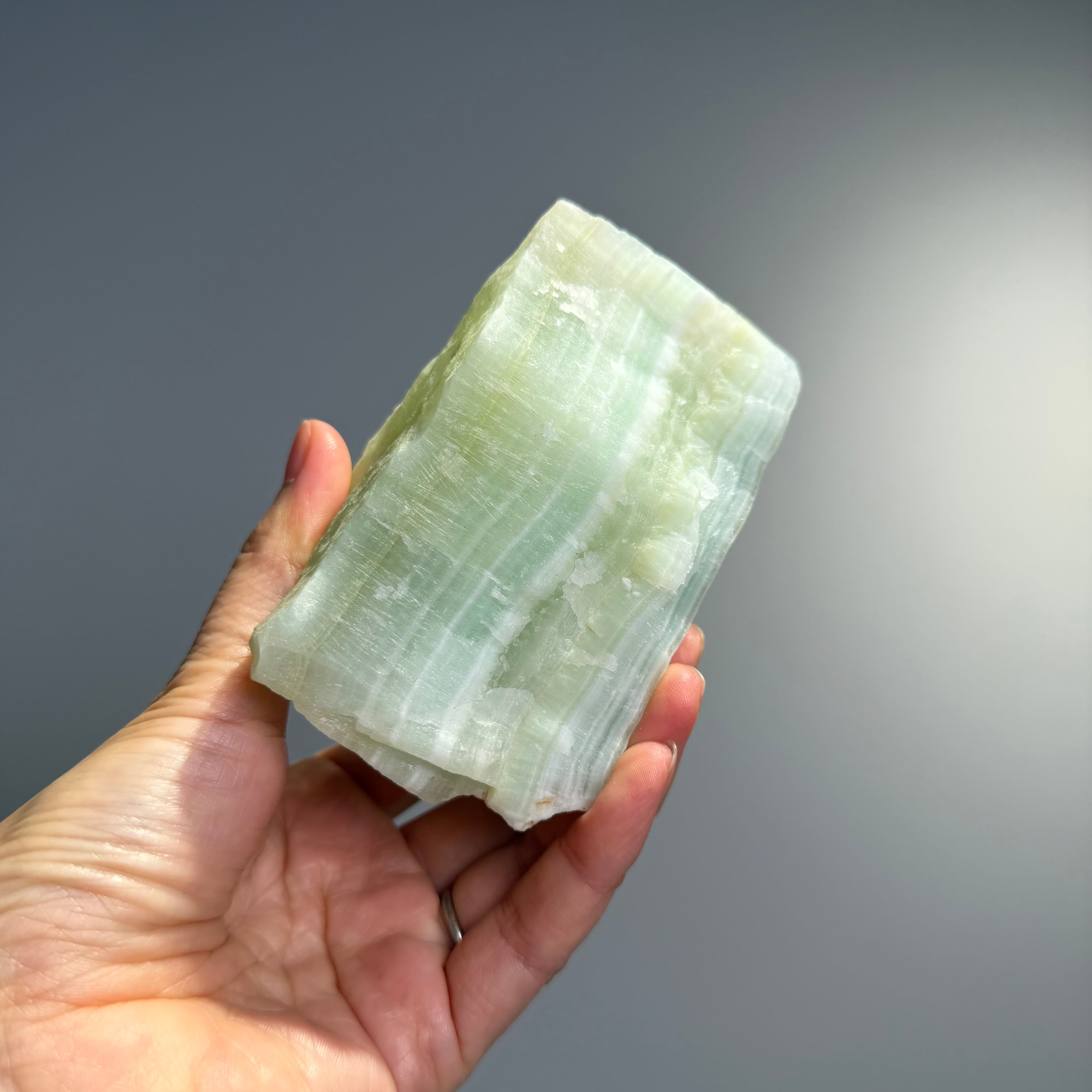 パキスタン産 ピスタチオカルサイト 251209 原石 ミントグリーン層・縞