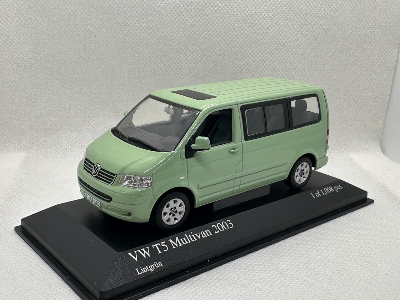 【ミニチャンプス】1/43 フォルクスワーゲン T5 マルチバン 2003(グリーン)買取品