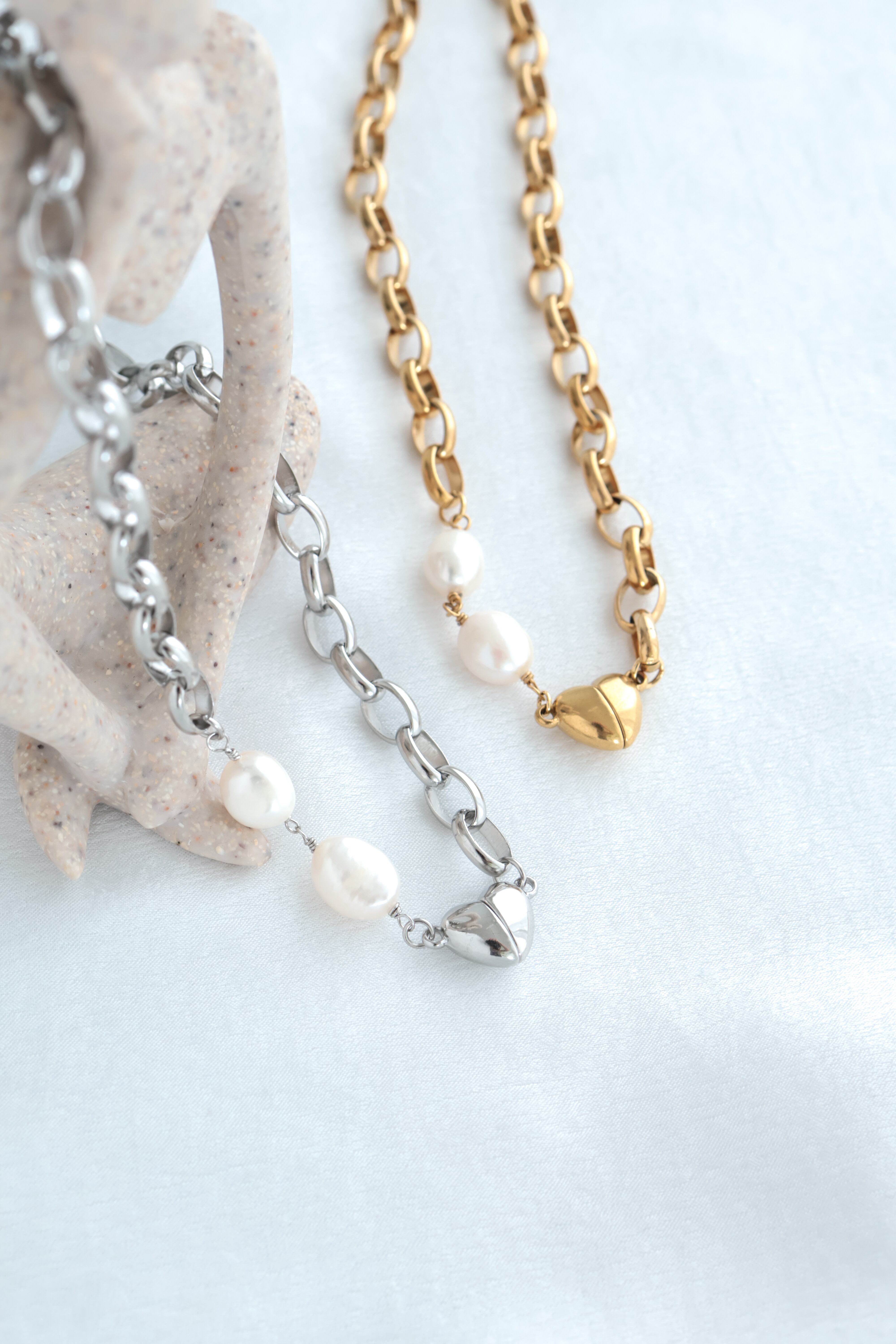 magnet heart pearl necklace