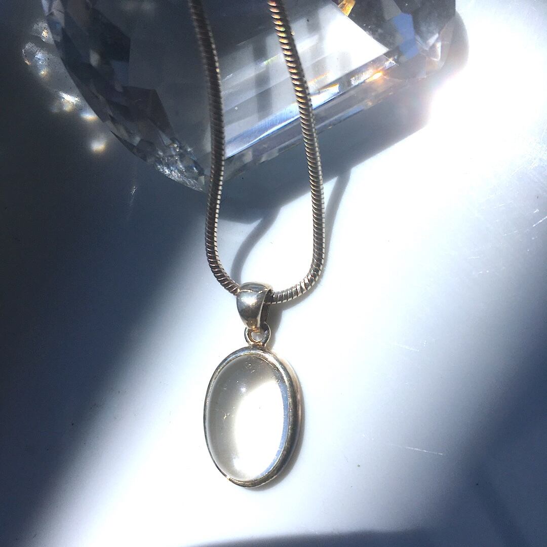 【一点物】SV925✦4月の誕生石⋆.·透明な光を閉じ込めた✦クリアクォーツペンダント⋆.·✦