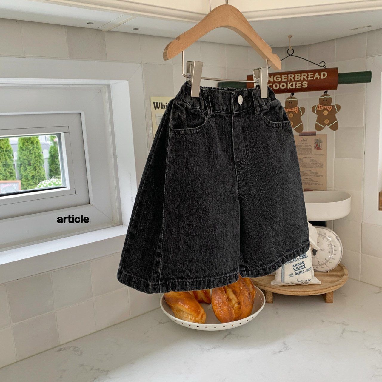 [article] Side Pintuck Bermuda Denim (JS/JM) / [아티클] 사이드핀턱버뮤다데님 (JS/JM)