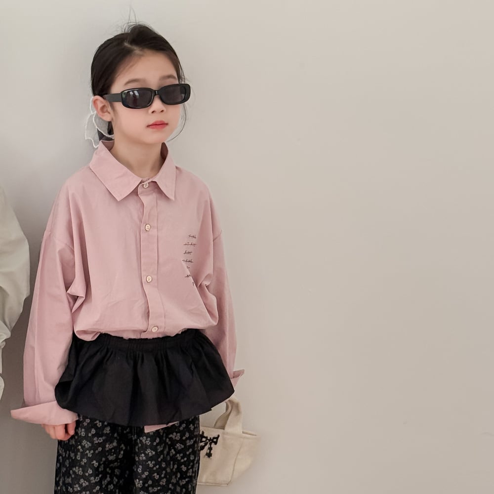 裾デザイン英字シャツ