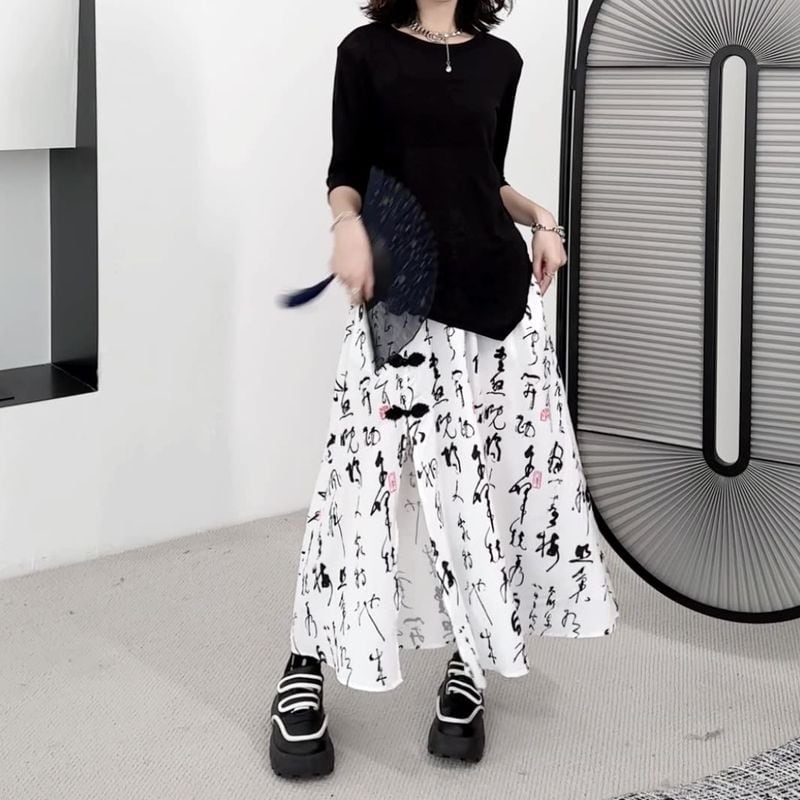 (セットアップ)アシンメトリーラウンドネック半袖Tシャツ + 漢字プリントAラインスカート