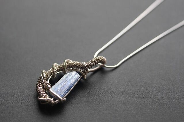 Kyanite silver925 wirewrapping pendant