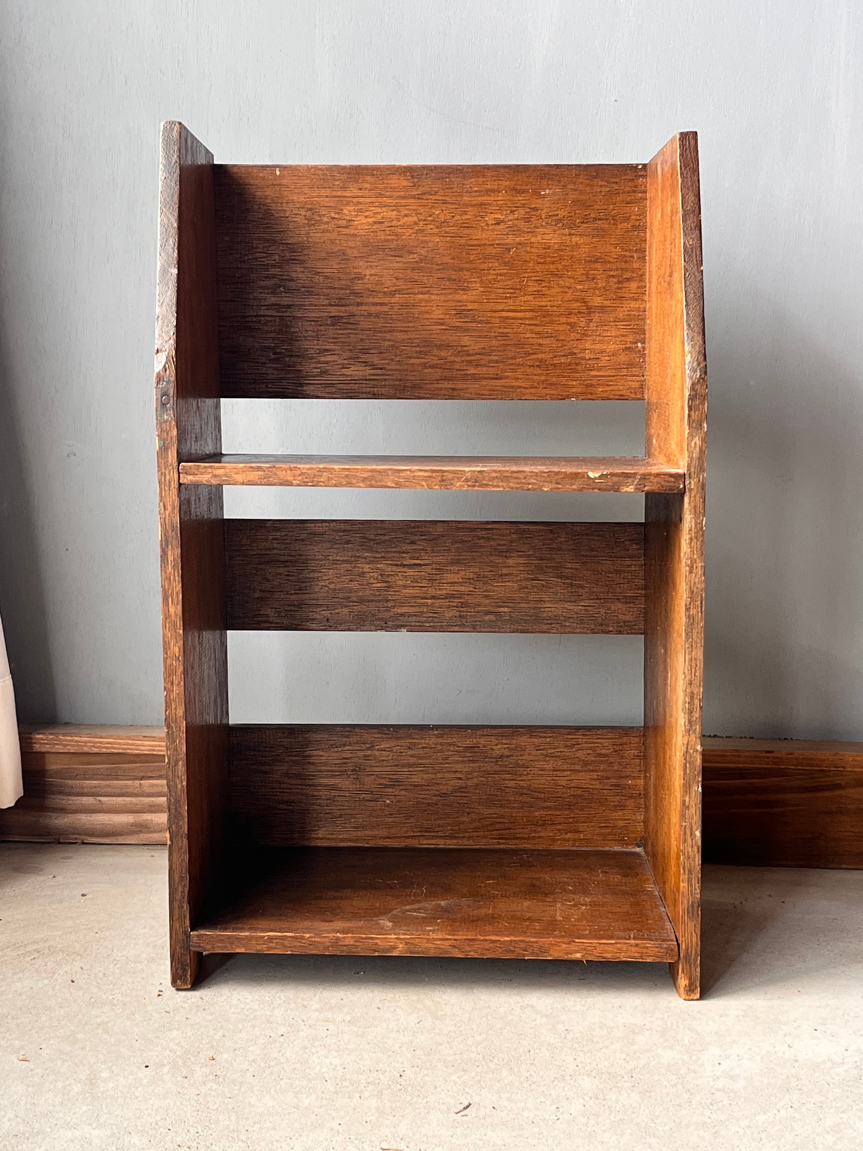 古家具　本棚 イギリスのアンティーク家具、扉の収納が付いたオープンシェルフ