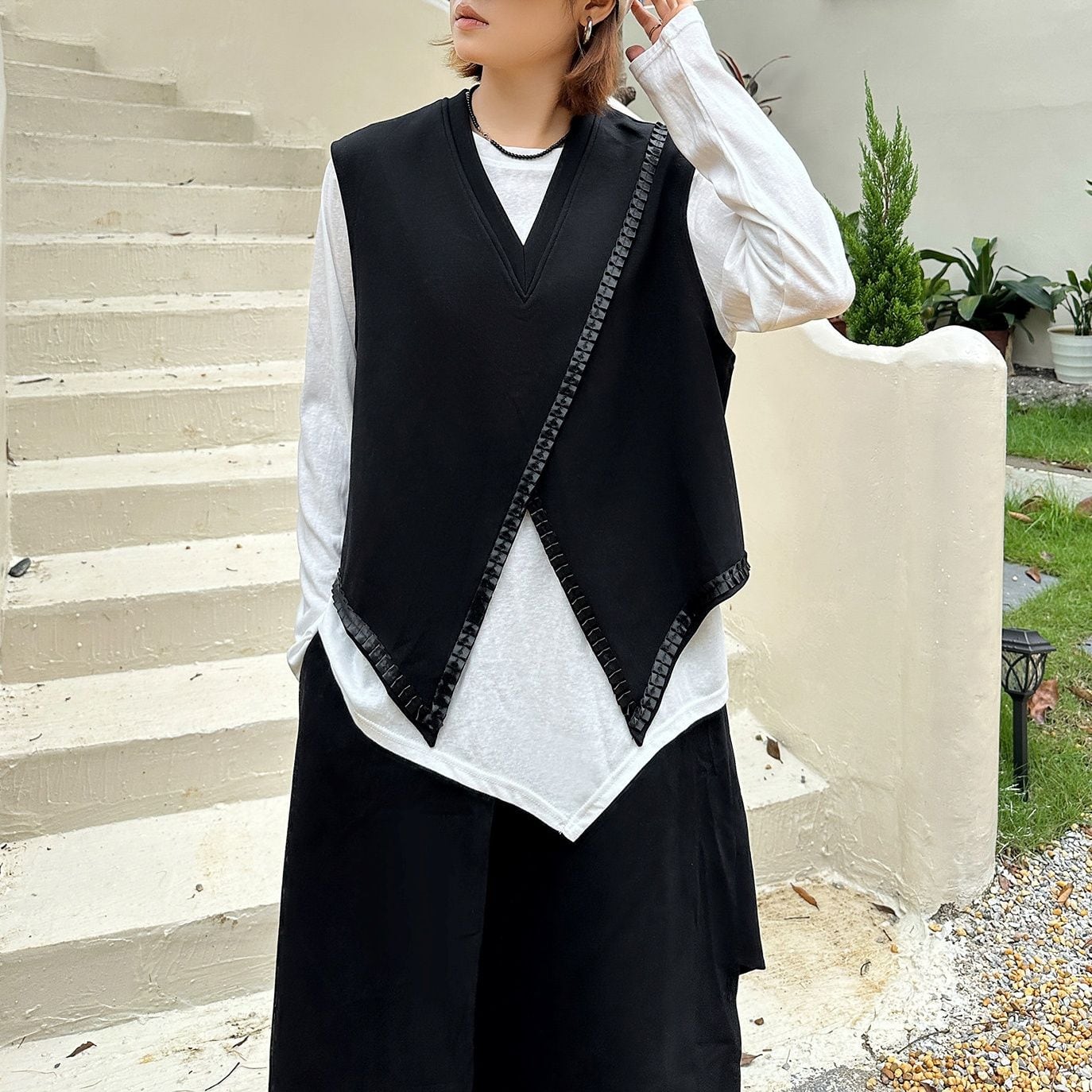 ASYMMETRIC LAYERED VEST AND T-SHIRT SETUP M M-18393