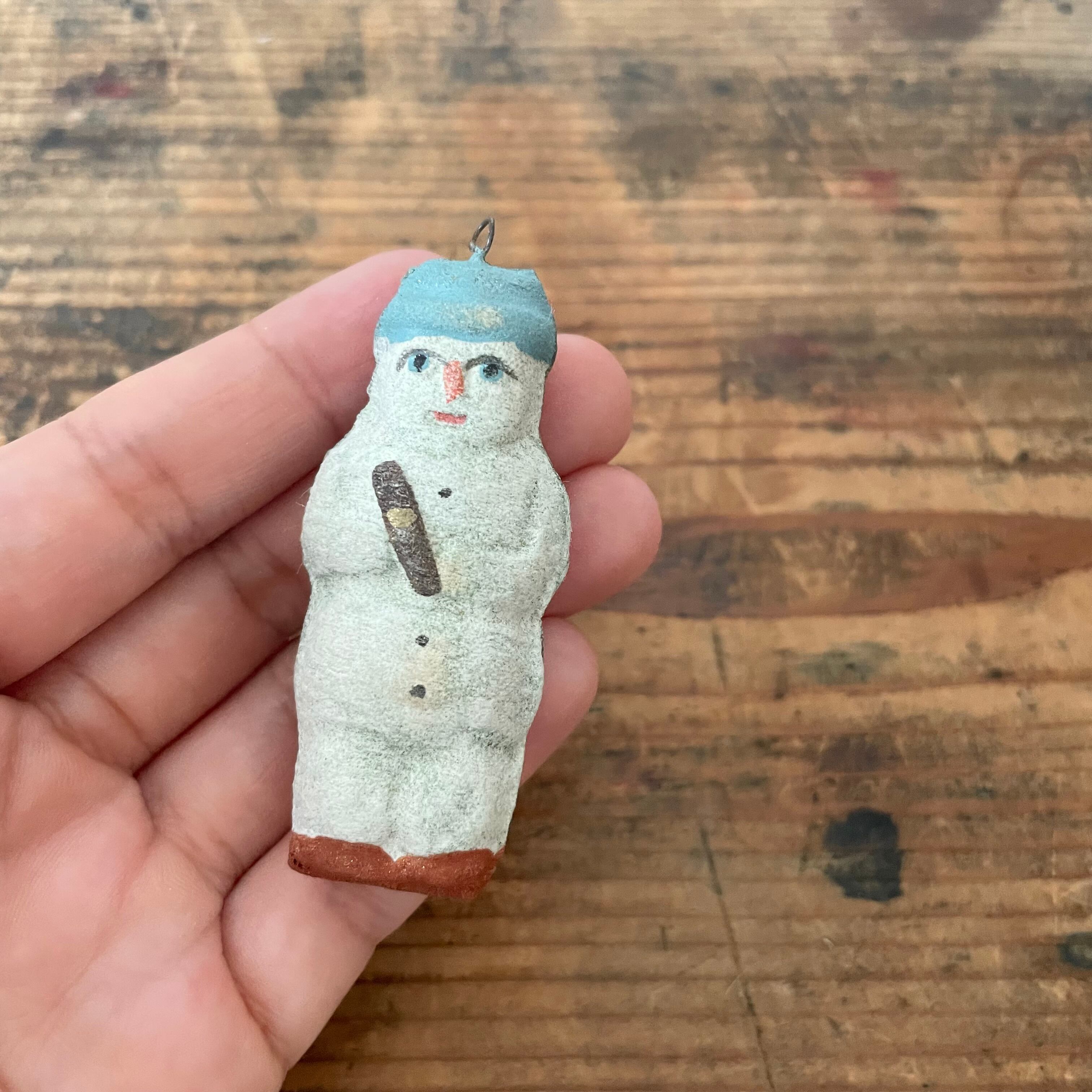 パピエマシェの水色帽子雪だるま