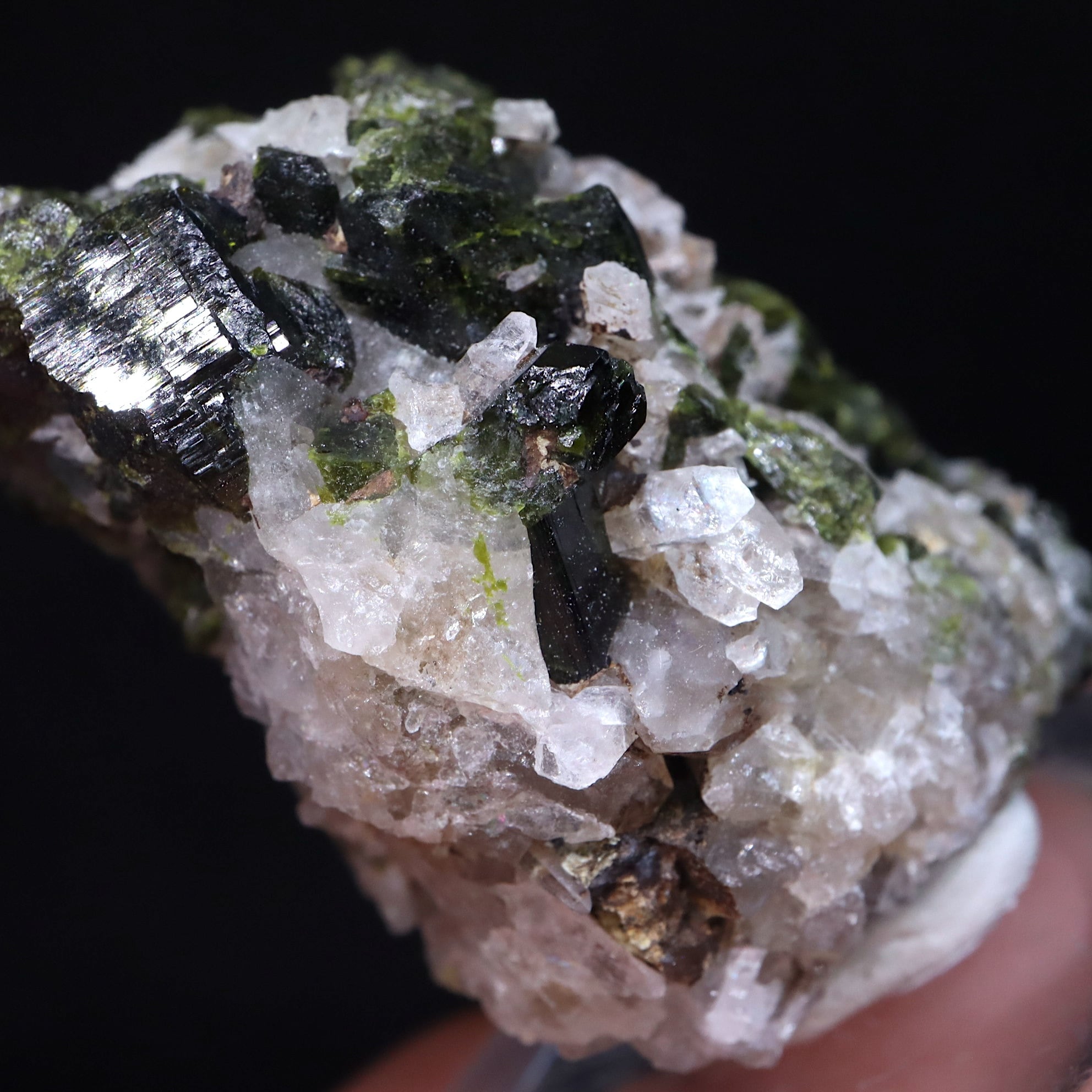 エピドート 緑簾石 クォーツ水晶 58.8g EPD064 原石 鉱物 天然石