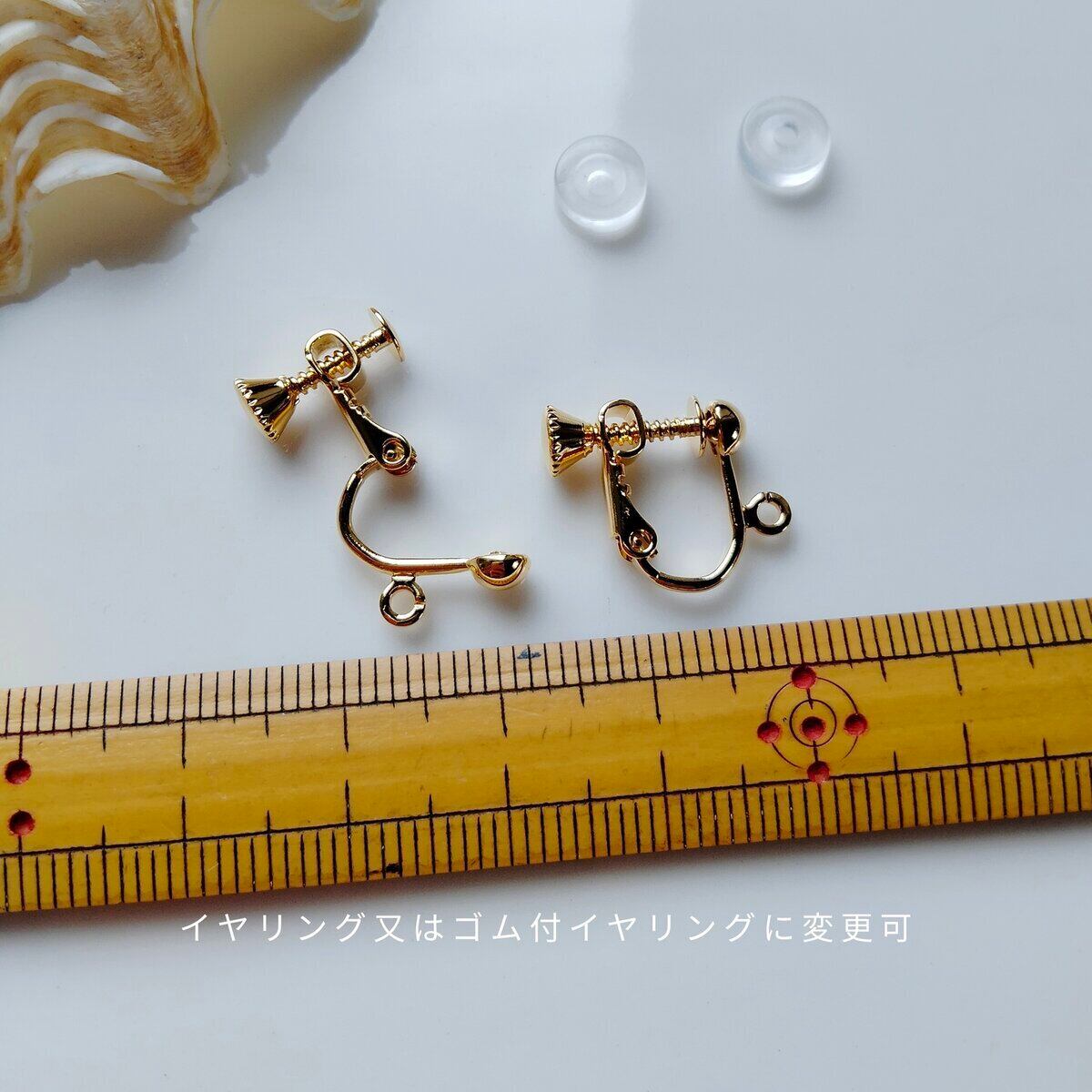 精麻タッセルピアス／イヤリングミニ＊結び姫ゴールド◇キラキラビーズ