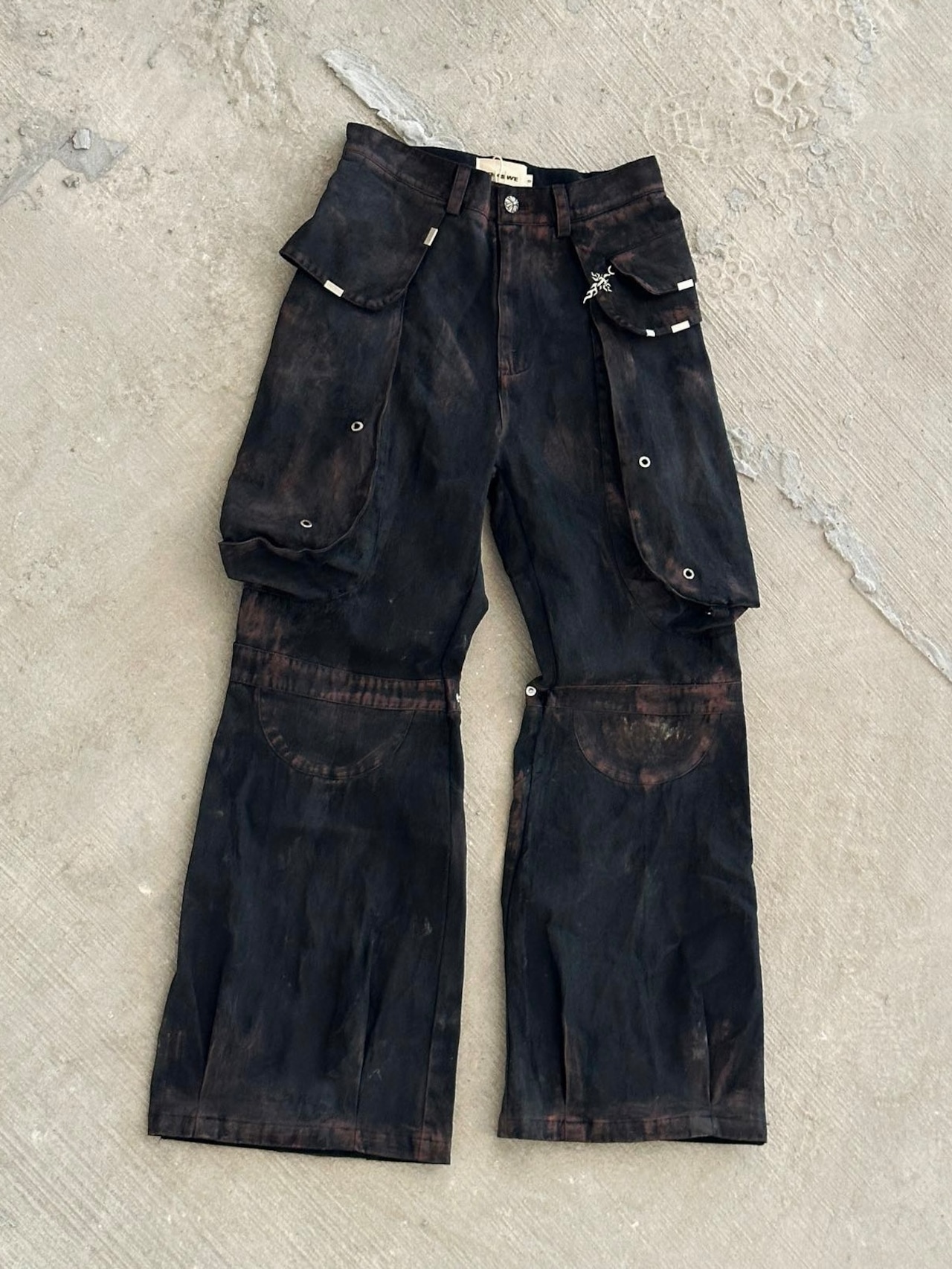 【TH4SWE】Rust Dyed Multi Pocket Flare Cargo Pants