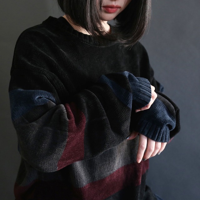 border design loose silhouette knit