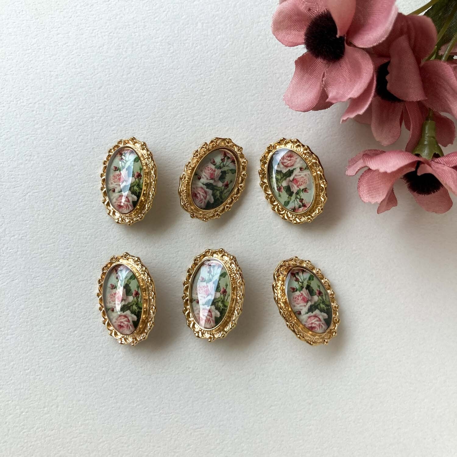 再入荷〉バライラスト入り額縁オーバルメタルボタン（25mm） | Dua