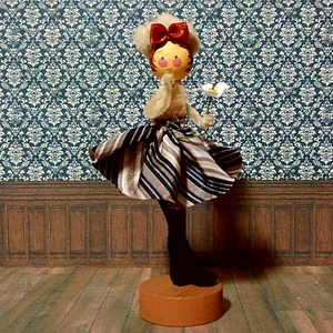 モールのポーズドールの制作キット　E　ダイアゴナルストライプのスカート(ベージュ)  / Chenille doll kit E