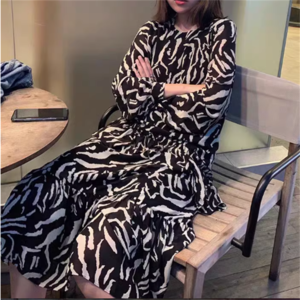 【送料無料】 ワンピース ロングワンピ ロング ミモレ 袖あり 長袖 ハイネック クルーネック Aライン フレア 薄手生地 エレガント 可愛い 大人可愛い きれいめ シンプル カジュアル シック コンサバ 華やか 大人 上品 おしゃれ お洒落 主役級 こなれ感 ゼブラ柄 高見え 高級感 春 20代 30代 40代 レディース 女性 デート お出かけ 女子会 お呼ばれ 休日 お茶会 授業参観 二次会 着回し オルチャン 韓国系 ファッション 体型カバー 定番 プチプラ 着痩せ インスタ映え ブラック