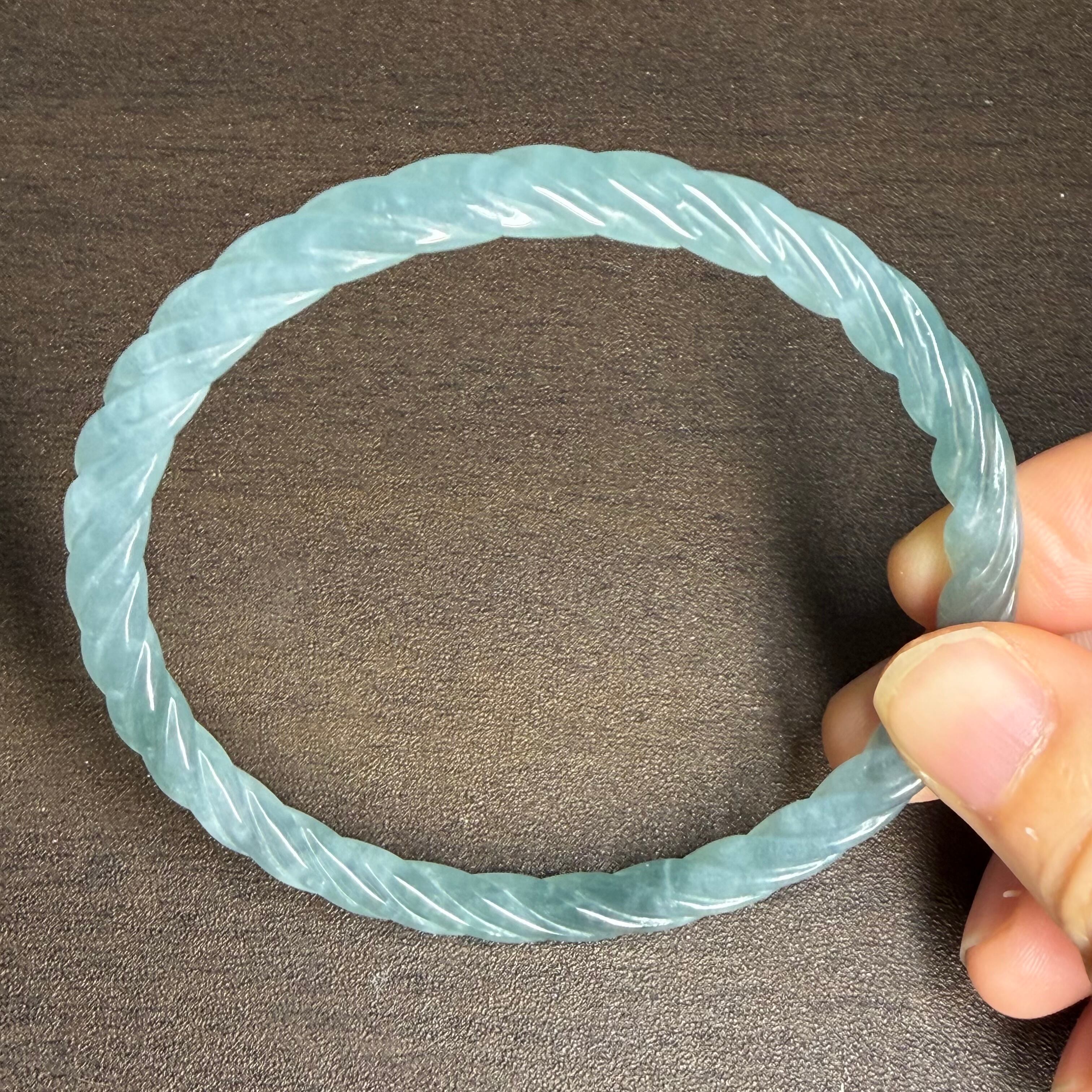 本翡翠バングル グァテマラ産 氷種 可愛い 無含浸 未着色 | FARBE