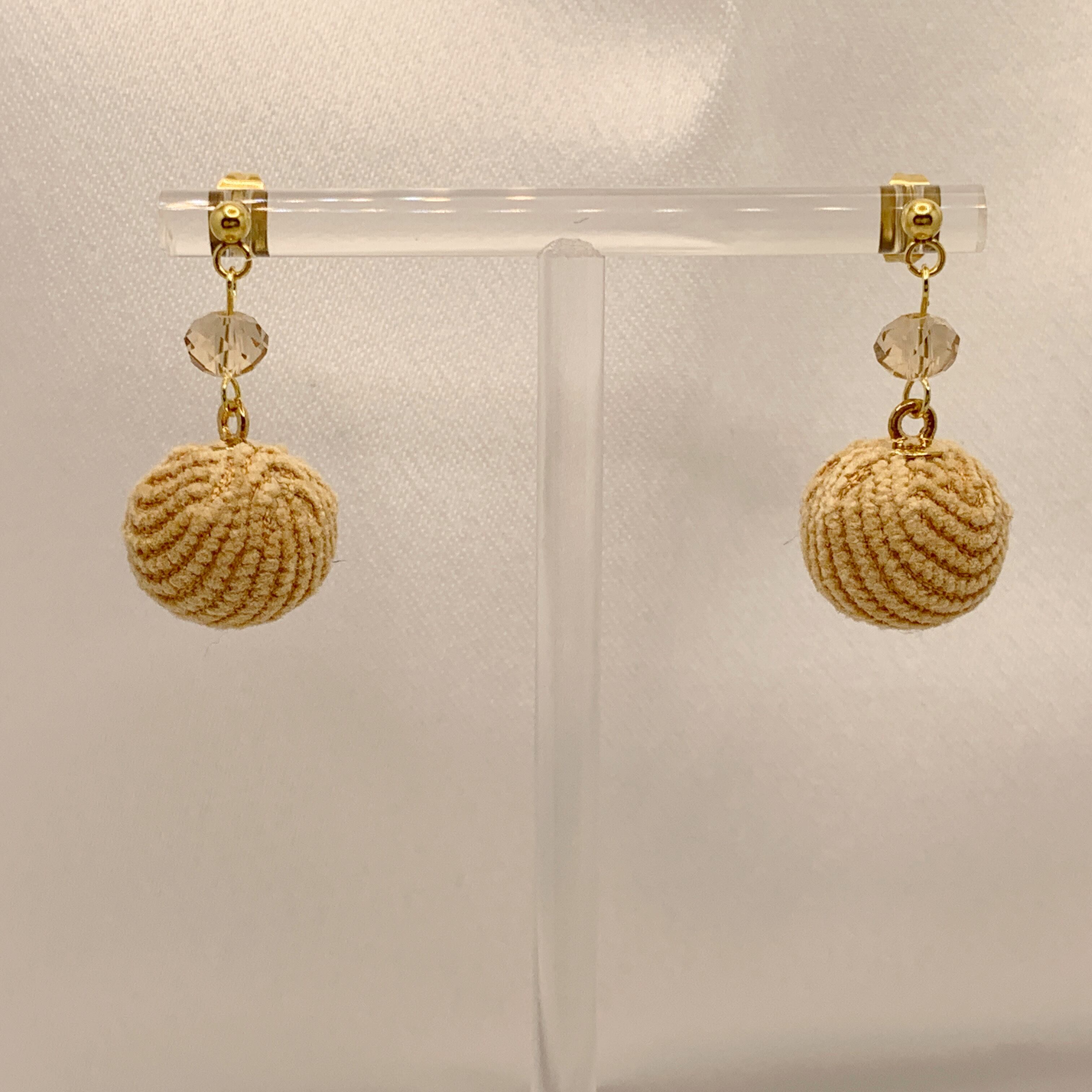 コーデュロイボール&ガラスビーズ ピアス