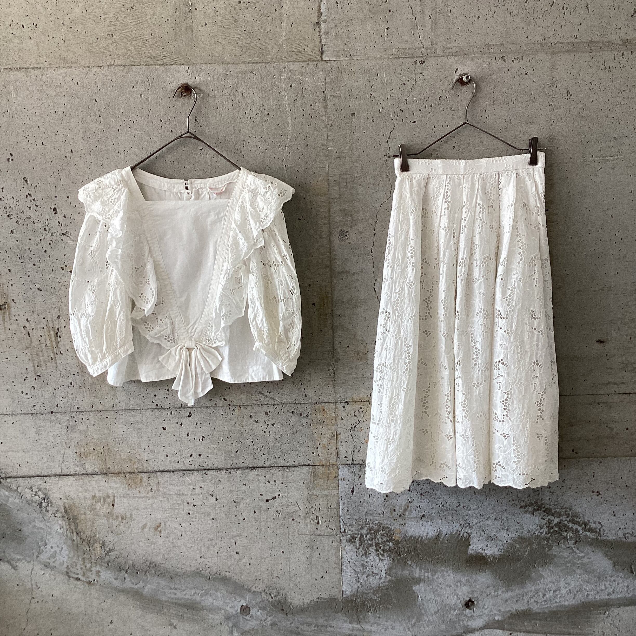 White Lace Frill Set-Up