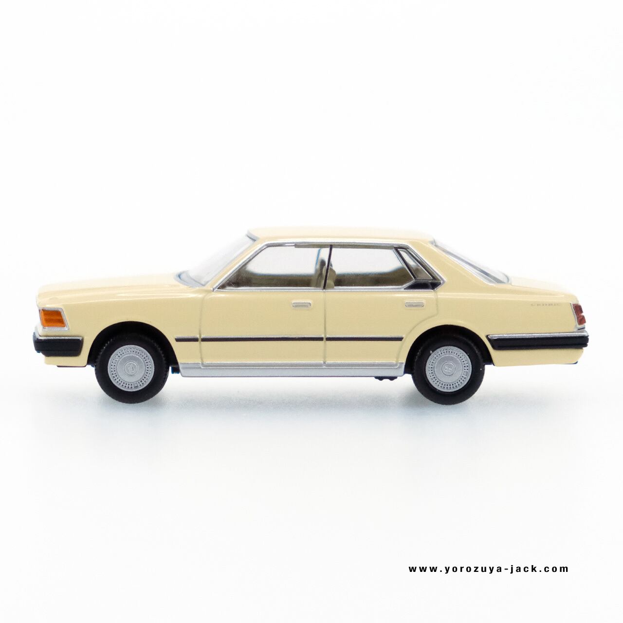 トミカリミテッドヴィンテージネオ LV-N56a ニッサン セドリック 4ドア