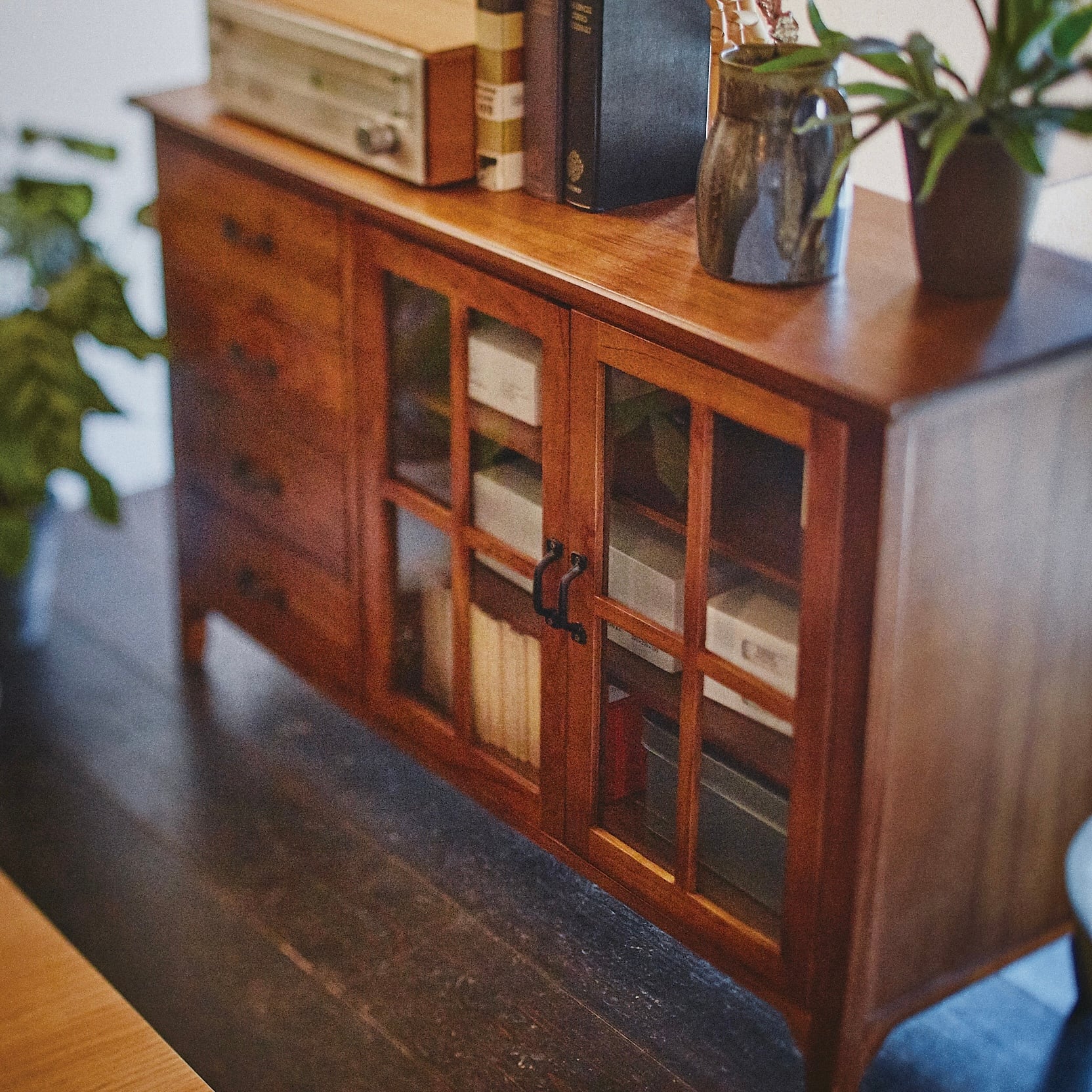 Mindy Wood Cabinet 1200 / 北欧アンティークスタイル 木製キャビネット 120cm