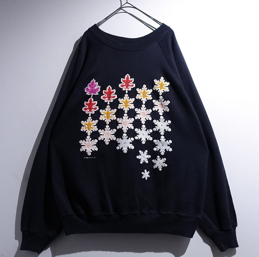 90s "Hanes" Black Autumn Leaves & Snowflake Print Sweat