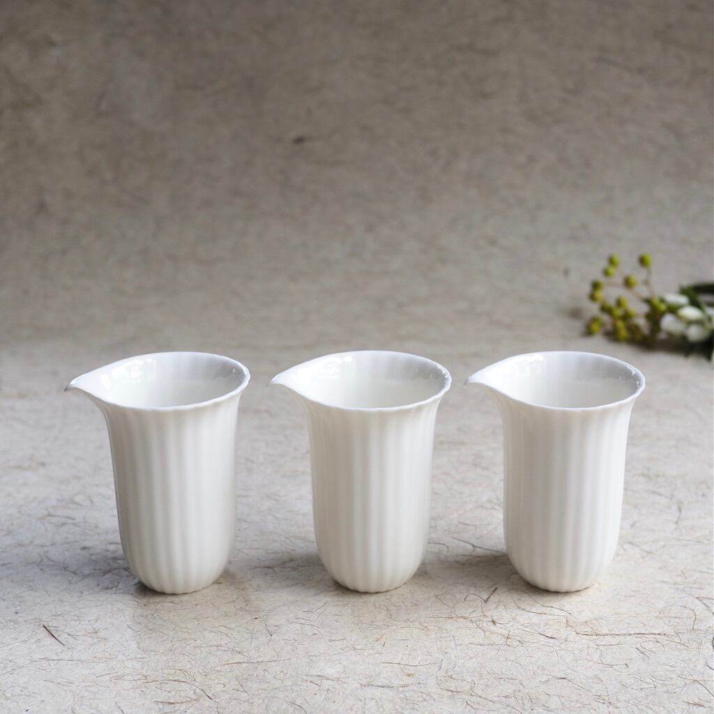 色原 昌希/白磁 リンカ茶海(片口)