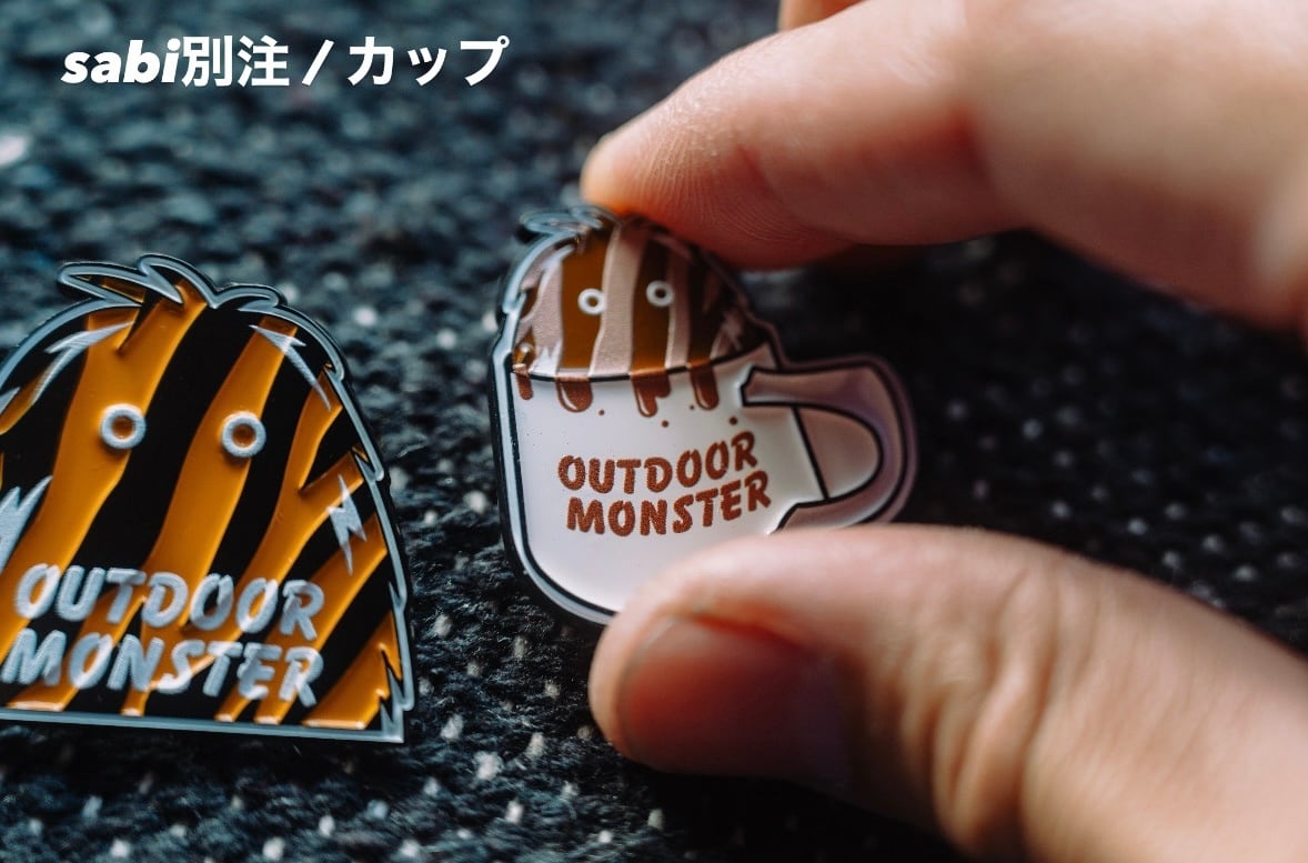 OUTDOOR MONSTER アウトドアモンスター sabi別注 ピンバッヂ | Natural
