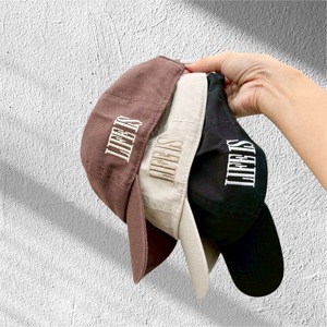 LIFE is 刺繍ロゴCAP ￥4,500(￥4,950)