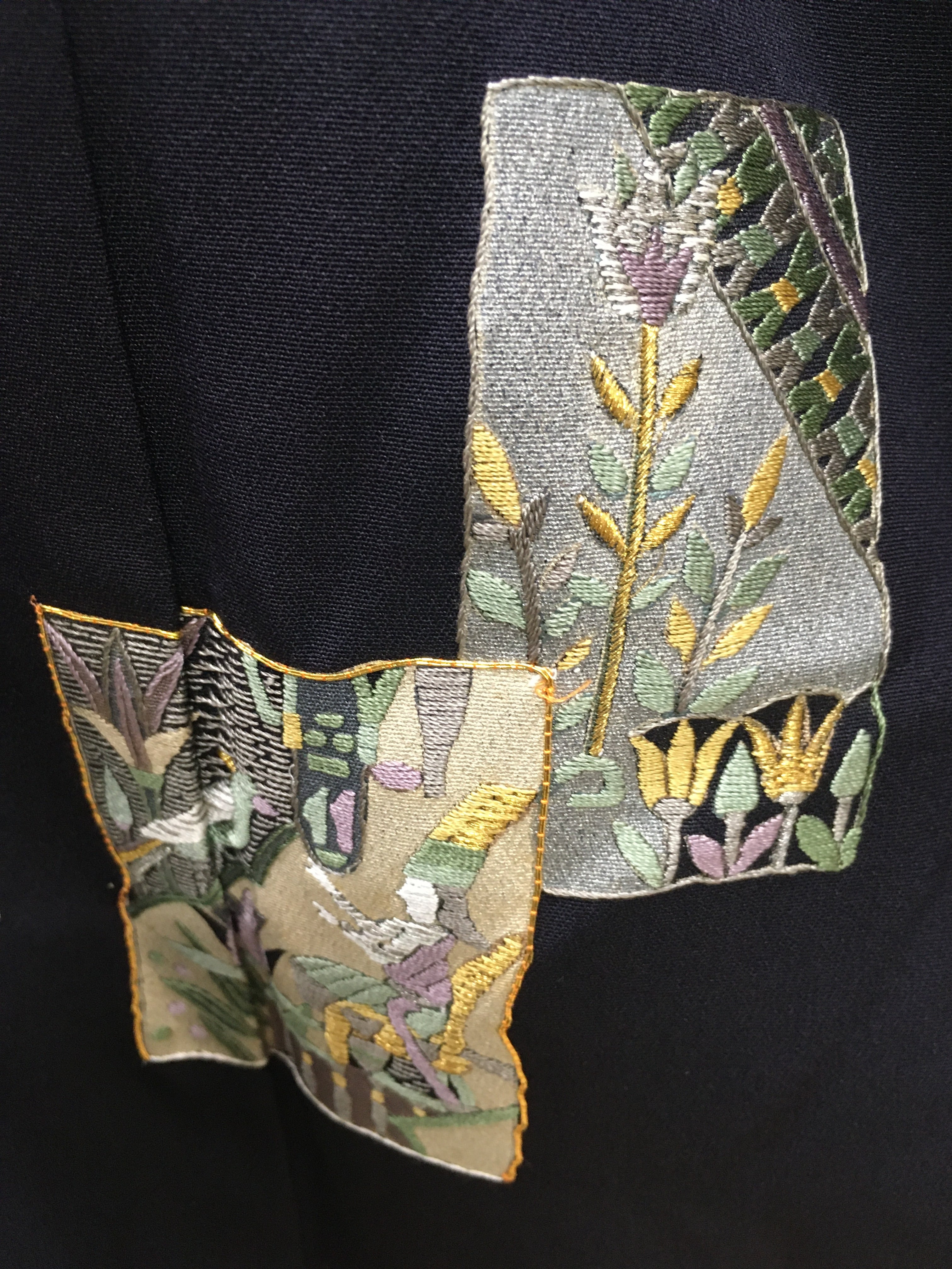 付下げ袴（濃紫地）エジプト柄色紙ちらし