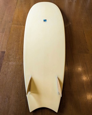 KatsuKawaminami Surfboards “ MOON FISH 5’8" “ TWIN  !!