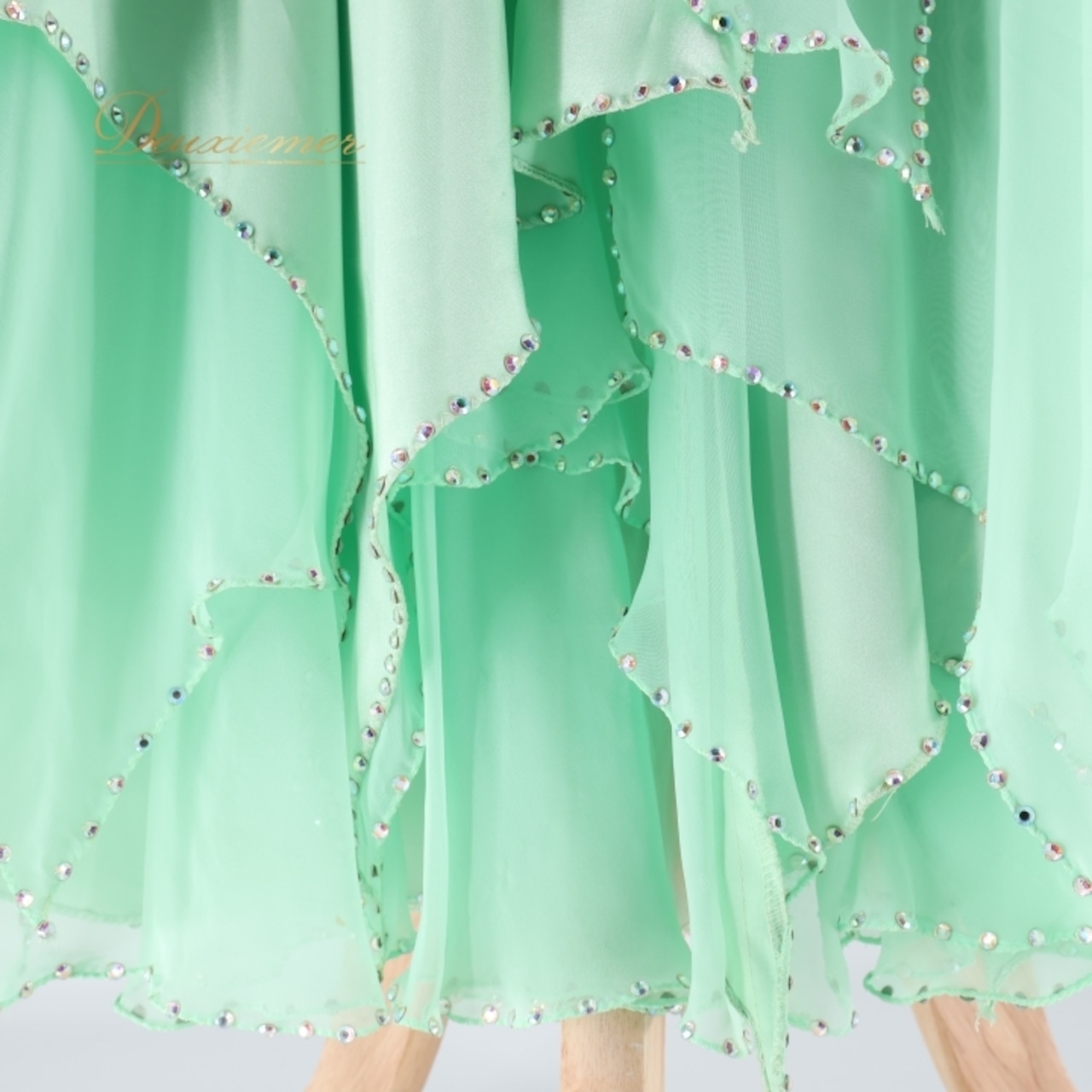 社交ダンス 衣装 スタンダードドレス ワンピース ドレス エメラルドグリーン 緑 黄緑 フロート デモ 競技 ダンス パーティ 発表会 綺麗 上品 明るい ゴージャス グリーン系 フェミニン おしゃれ モダンダンス コスチューム 華やか