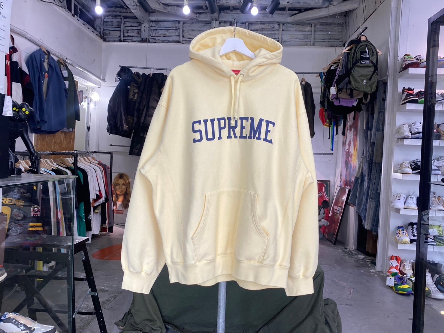 Supreme 23AW VARSITY HOODED SWEATSHIRT YELLOW XL 42116 Supreme 23AW VARSITY HOODED SWEATSHIRT YELLOW XL 42116
