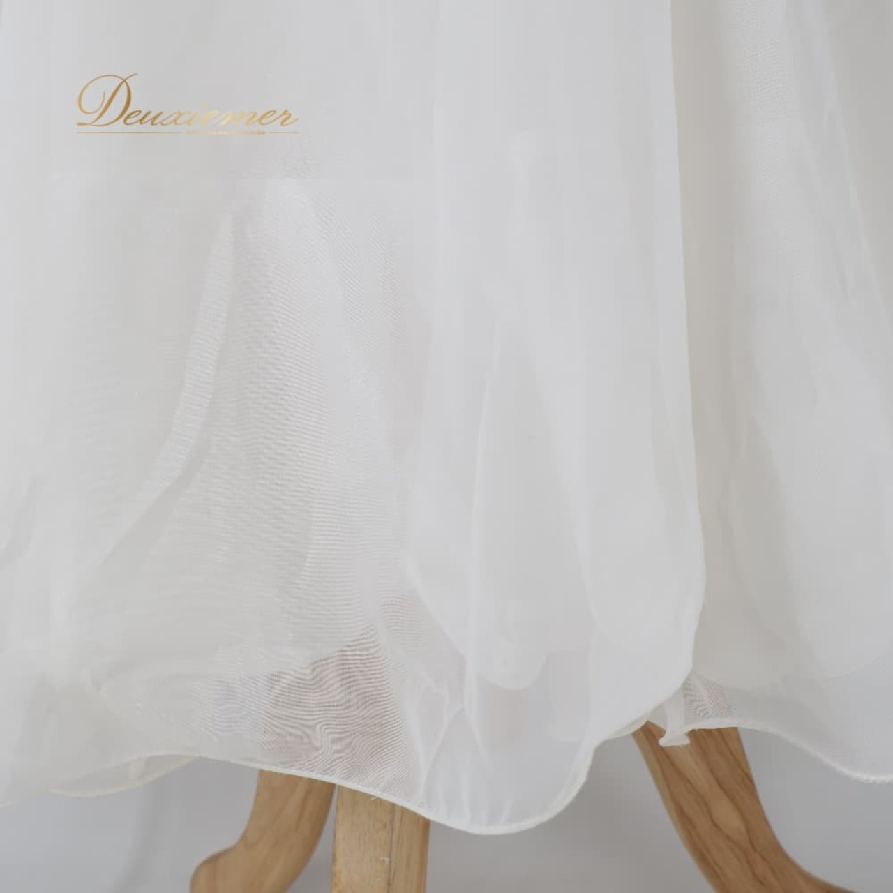 社交ダンス 衣装 prima boutique プリマブティック ドレス ワンピース ホワイト系 チョーカー ホログラム 白 金 明るい 華やか 練習 レッスン ダンス衣装 イベント ステージ パーティー 上品 かわいい キラキラ ゴールド系 シルバー系