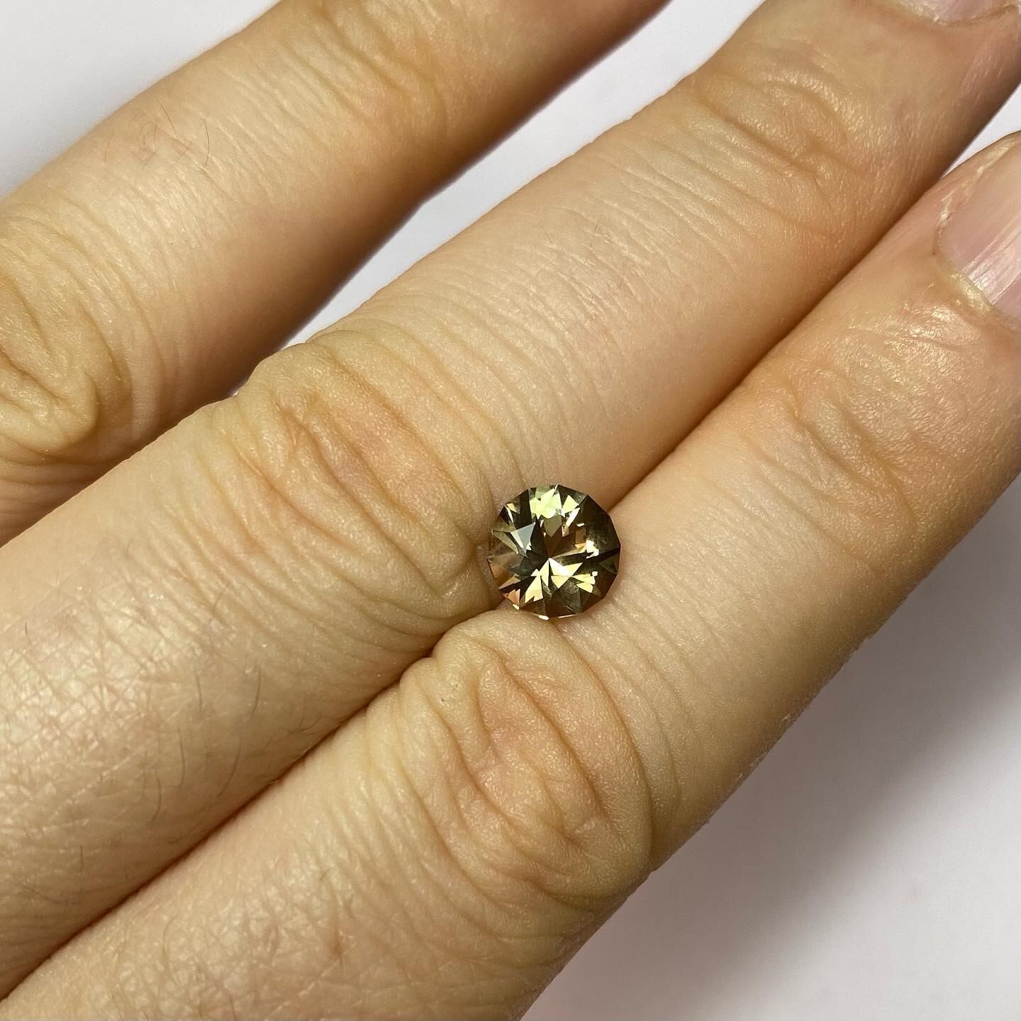 山照らす太陽　オレゴンサンストーン