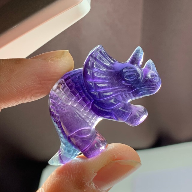 9.恐竜・トリケラトプス☆フローライトペンダントトップ