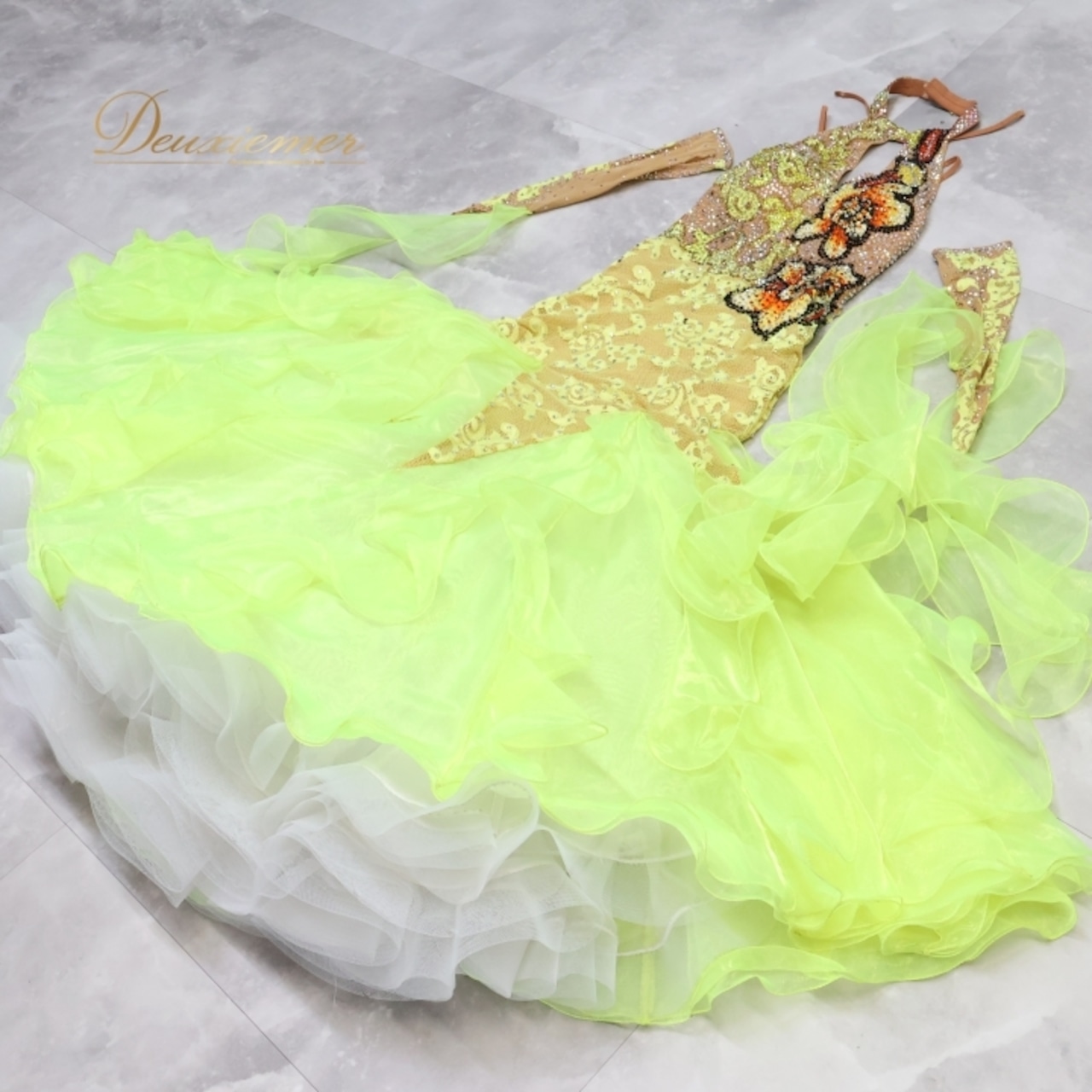 社交ダンス 衣装 スタンダードドレス ワンピース ドレス グリーン系 イエロー系 黄緑 黄色 蛍光 フロート レース フリル デモ 競技 ダンス パーティ 発表会 華やか 明るい色 衣装 発表会用