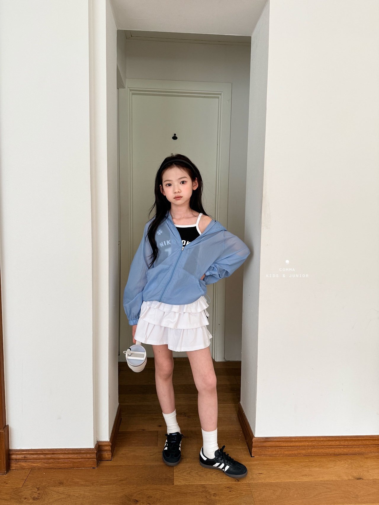 [COMMA] V-T Sleeveless (140/150) / [콤마] 브이띠나시 (140/150)
