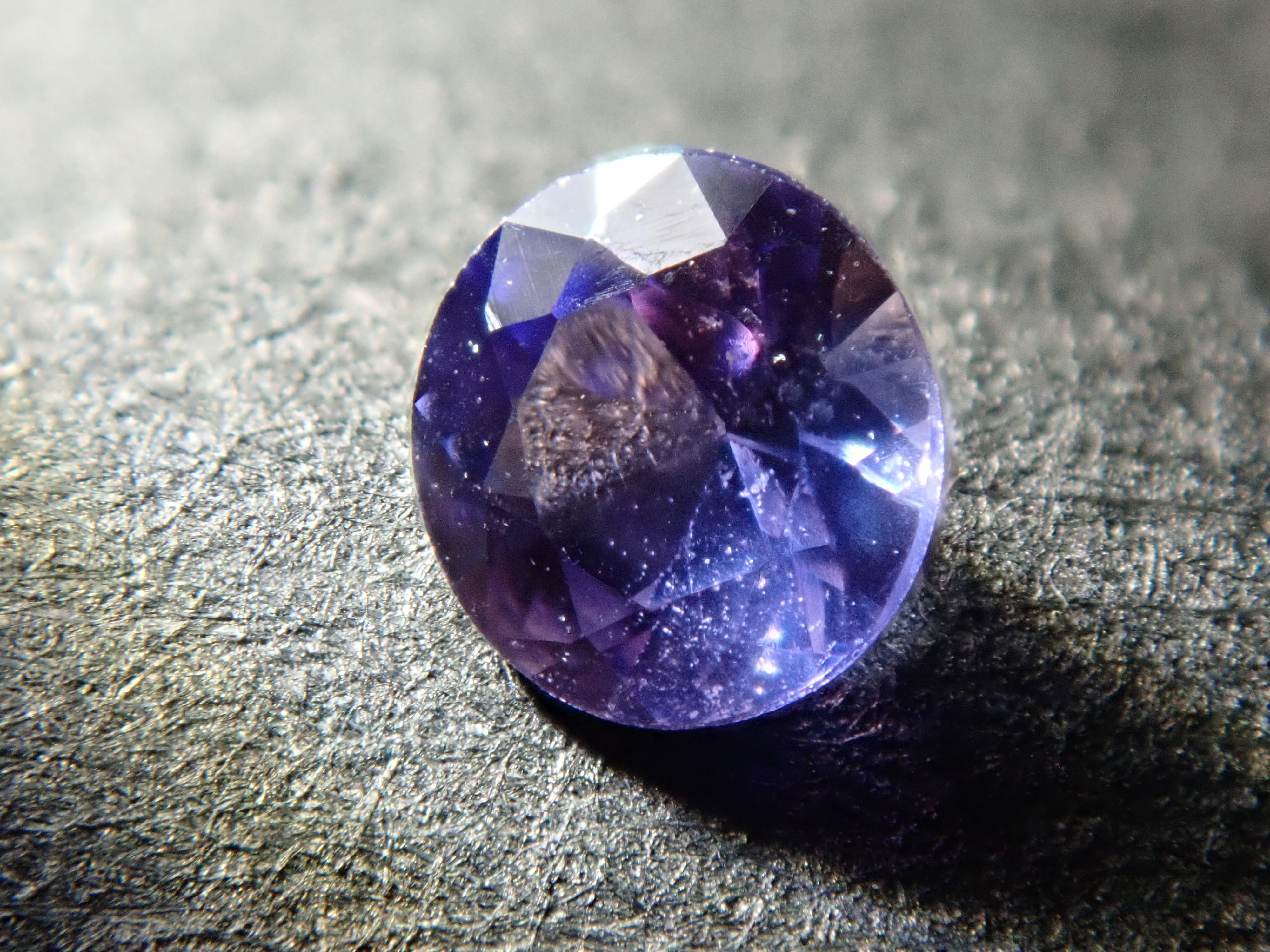 【新商品】ウィンザー産バイカラーサファイア 0.124ct