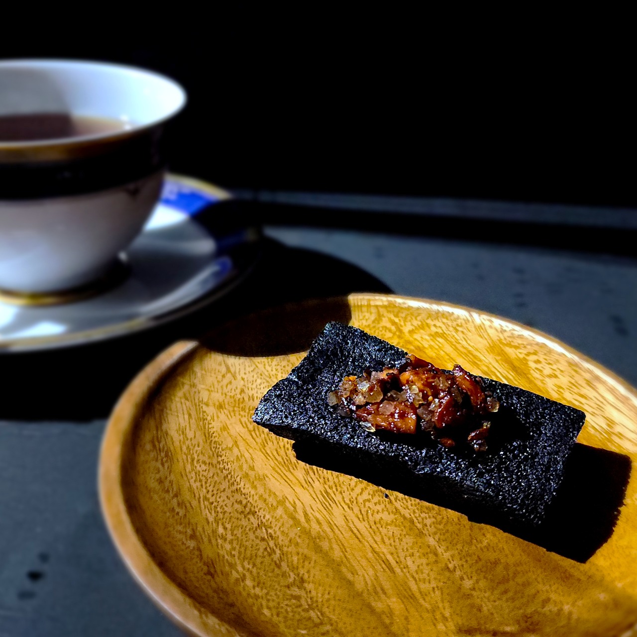 【送料無料】炭ノ華 ‐ 焦がしバターとキャラメルアーモンドのしっとりフィナンシェ(8個入)[週８箱限定]