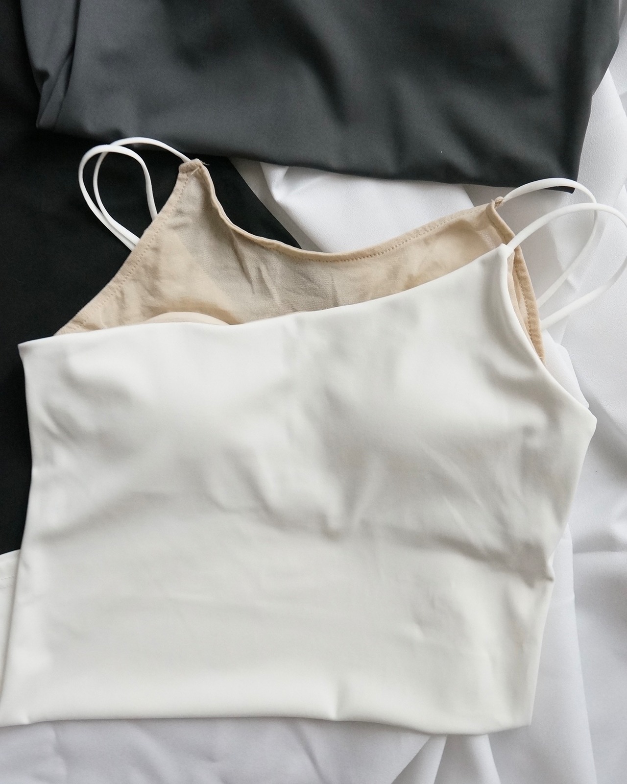 配色レイヤードインナーキャミtops（カップ取り外し可）／White