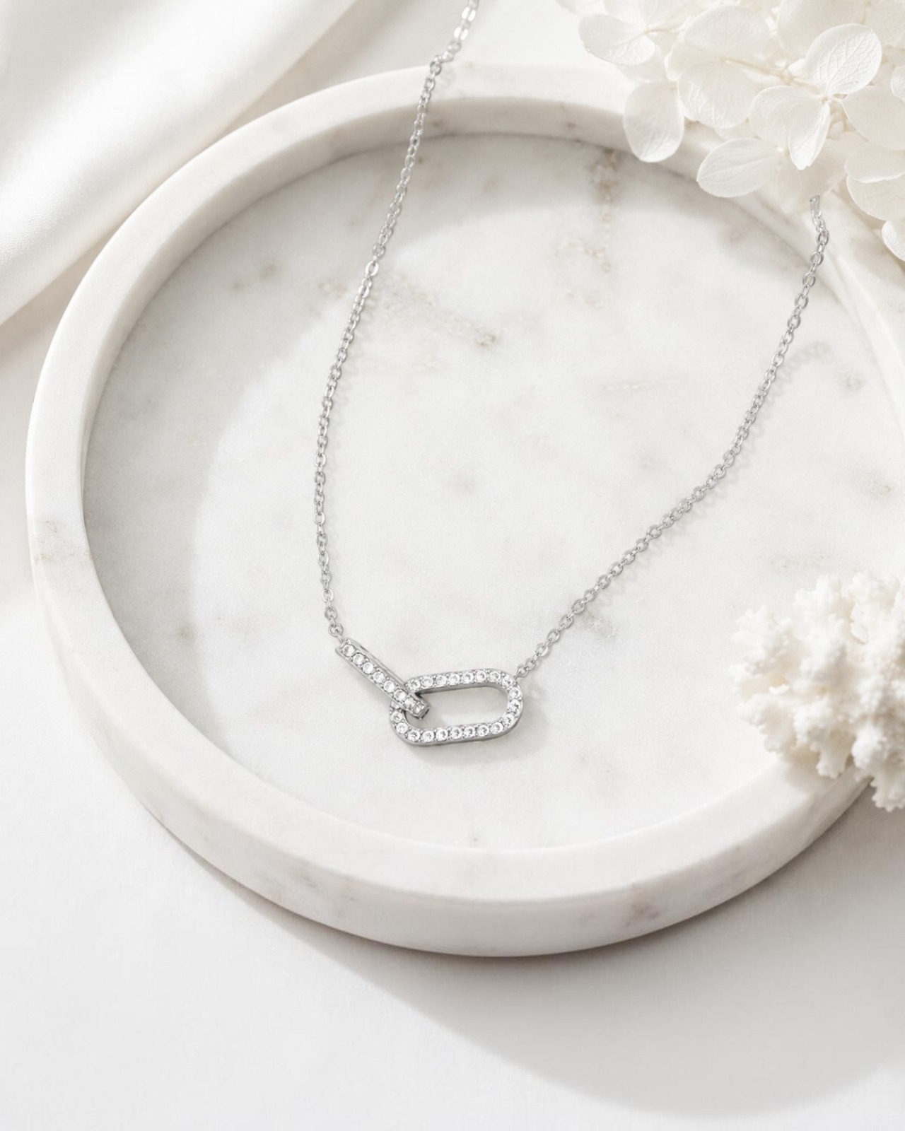 GEOMETRIC LOOP NECKLACE / SILVER