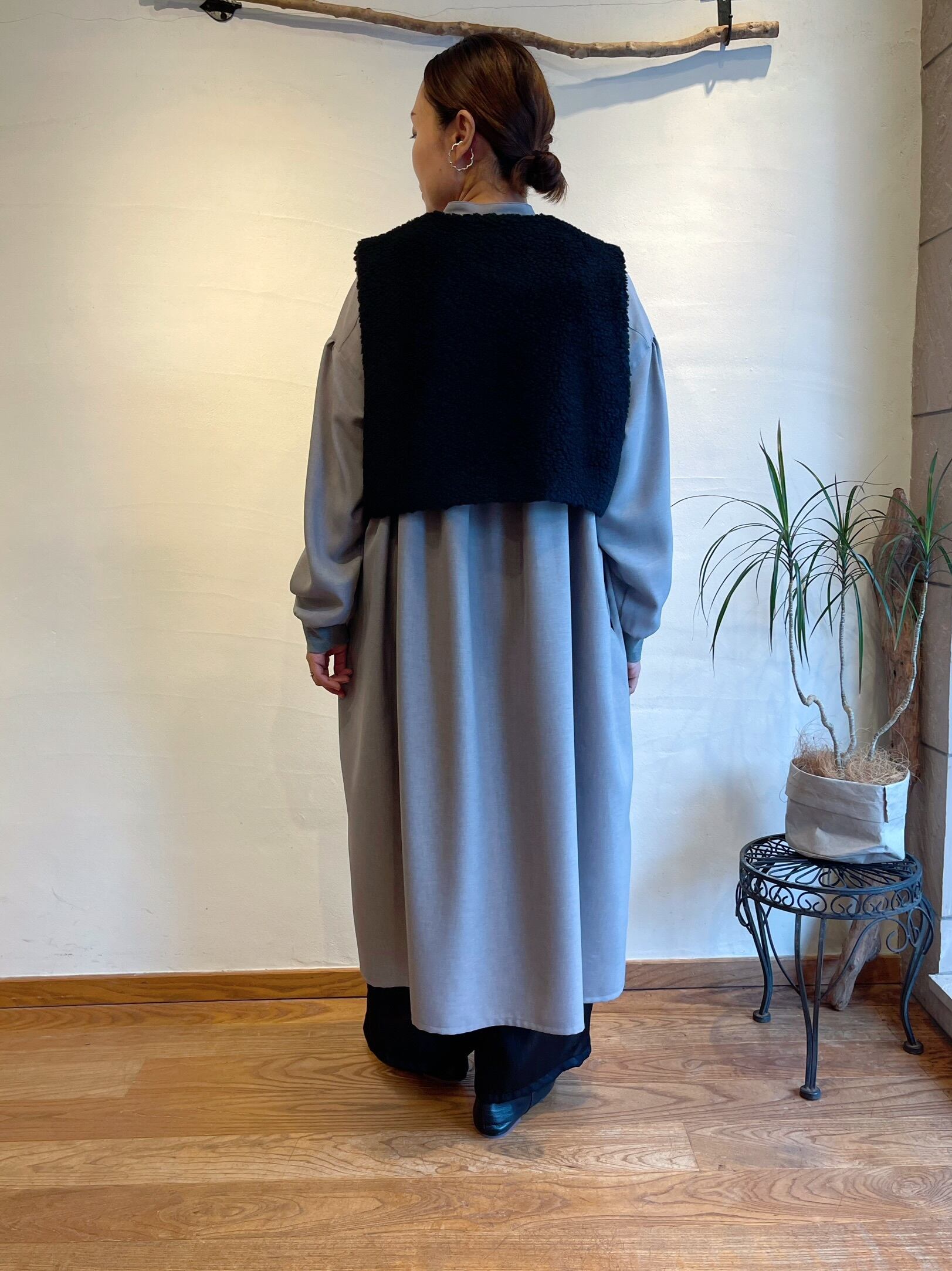SACRA / プードルファーショートジレ | anouk