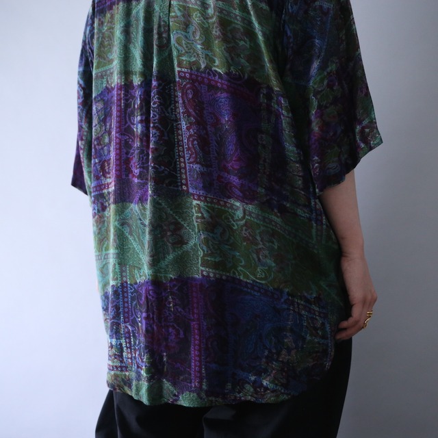 poison color paisley motif art full pattern over silhouette h/s shirt