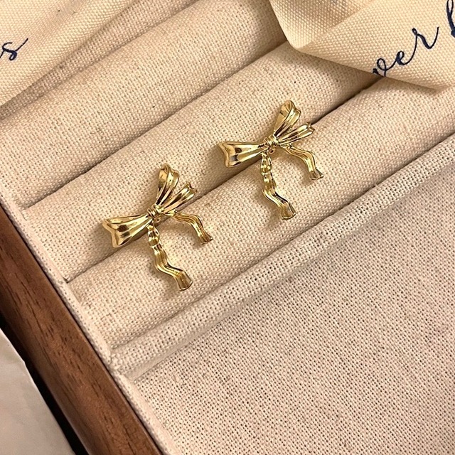 Gold Ribbon Pierce