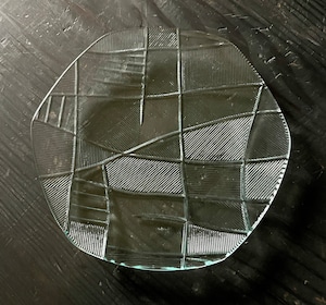 昭和型板ガラス「のみち」4mm厚　六角丸皿　大（Φ180mm）