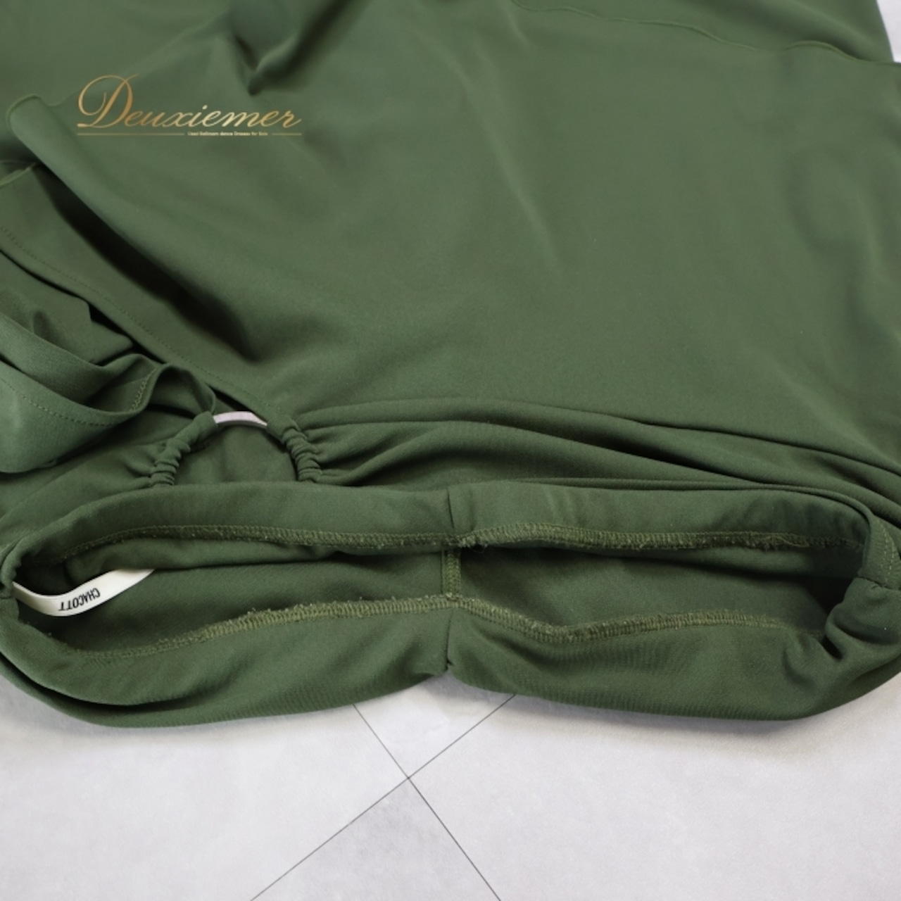 社交ダンス 衣装 ズボン グリーン系 チャコット Chacott 緑 日本製 ボトムス パンツ 上品 オーバースカート付き シンプル 落ち着いた色 ダンス衣装 レッスン 練習 ストレッチ 伸縮